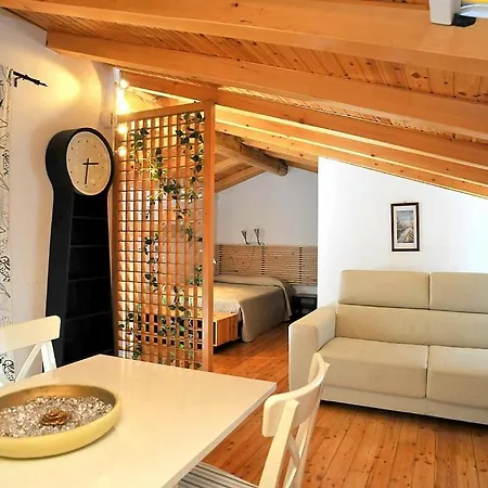 Sleeps 4 Air Con Wifi Apartment
